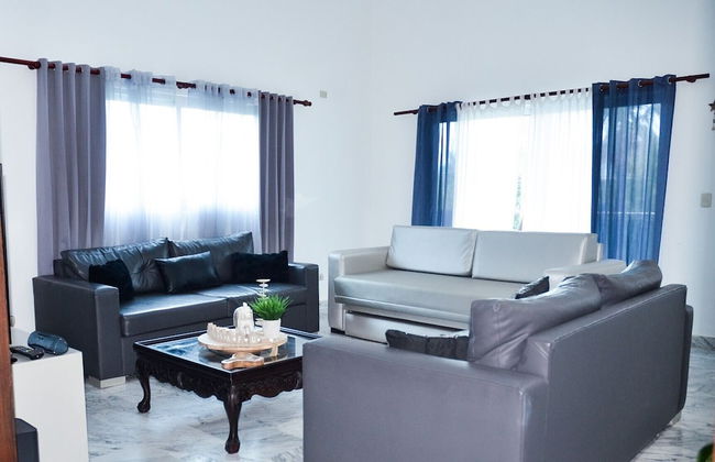 2 Minutes Walk to Beach Huge 3 bdrm Condo with Pool - Photo 46