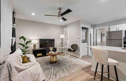 Quiet neighborhood steps away from Downtown stores - Foto 13