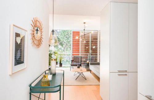 HomeForGuest Design Attic Apartment FREE Parking - Foto 12