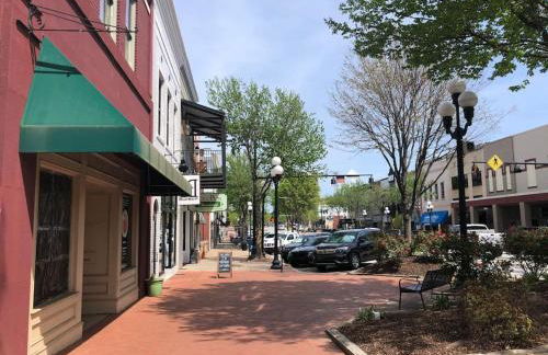 Charming Romantic Lakefront Cottage or Guest Room Depending on Availability Near Golf - Foto 46