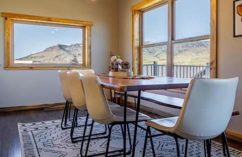 The Yellowstone - Spacious Wapiti Valley Cabin with Stunning Views! - Foto 36