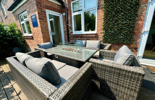 Private All-Weather Hot Tub House, Fire Pit, Free Parking, Near City Centre, Freeman Hospital, Great Transport Links - Foto 3