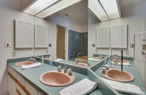 All-Season Fun! Wintergreen Resort Condo with Views - Foto 15