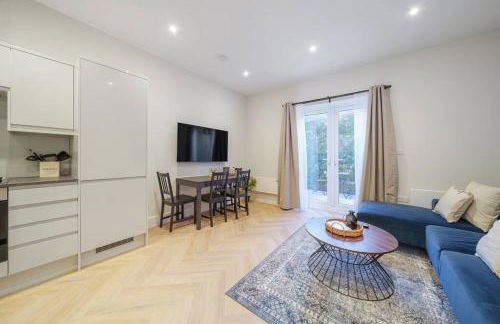 Cosy Tooting Retreat: 2-Bed Gem - Photo 15
