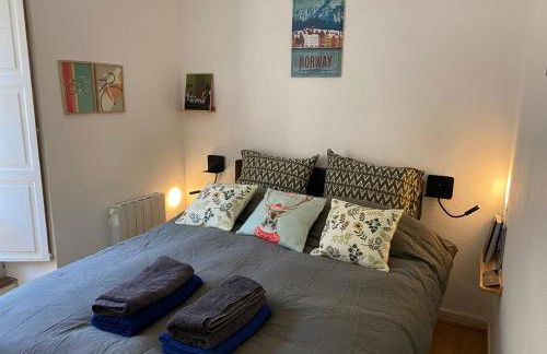 AU 47 ALLÉES D'ETIGNY - CENTRAL & STANDING - avec parking - Linge de lit et de toilette inclus - Foto 45