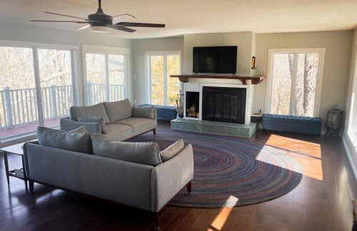 Finn's Hideaway -Modern family river home - Foto 13