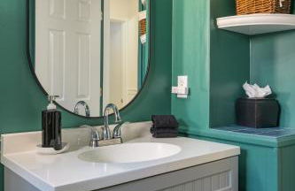 Cozy Family Retreat with Yard - Walk to Olde Town - Foto 20