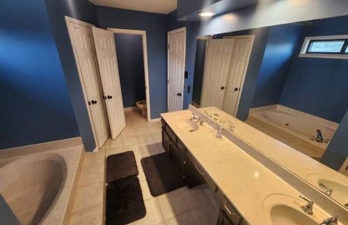 Large near Shops/Dining & easy access to freeway - Foto 43