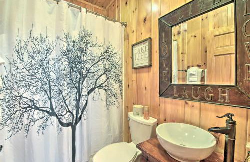 Lovely Lake Hartwell Retreat Dock, Deck and Grill! - Foto 16