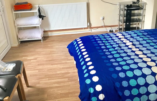 Martindale Flats with Parking - Foto 3