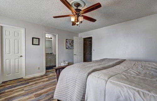 Lakefront Stillwaters Villa with Deck and Private Dock - Foto 25