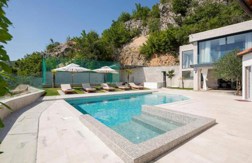 Luxury Lake-View Villa Karmen with Heated Pool, Private Spa & Sunset Terrace - Foto 5