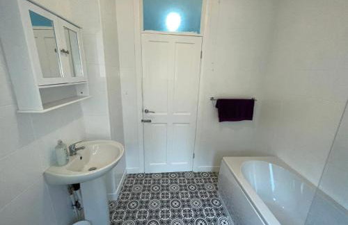 Ryland House Sleeps 8 M6 Access & Garden - Foto 24