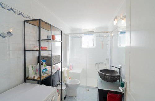 Modern 3 Bed Home with Balconies and Sea Access - Foto 7