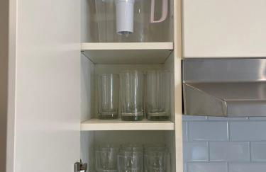 Bright & Quiet 1-Bed Condo with Balcony - Foto 13