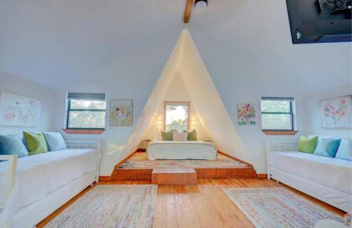 NEW Treehouse at Link Lane 2 Acres w Hot Tub - Foto 4