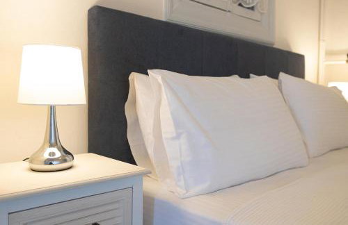 Enalios Apt #2- Spacious Flat in the Heart of Town - Foto 14