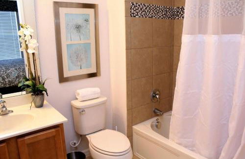 Ideal for Families & Couples - Lake View - South Facing Pool & Spa - Game Room - Providence Golf Community - Access to Resort Amenities - Photo 22