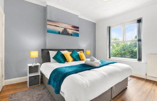 HILLTOP PLACE SUITES 5 beds for CONTRACTORS and FAMILIES near MEADOWHALL with FREE PRIVATE PARKING - Foto 1