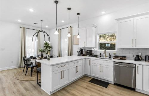 4BR Sleeps 12 Walk to Beach Pool Yard Dogs New 2023 Build - Foto 18