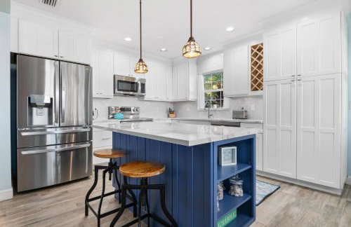 Nautical Escape! Private pool home with a tropical backyard oasis! - Foto 12