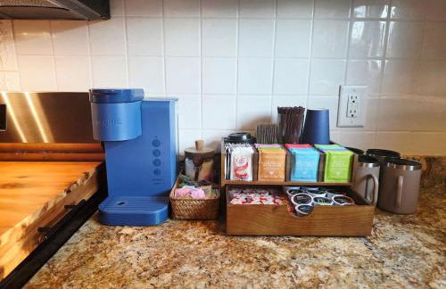 Blue Boho Music and Meme House Four Bedroom Home with Arcade near Westport Plaza - Foto 11