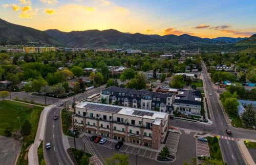 Unbeatable Location Golden Condo - Walk Everywhere - Photo 3