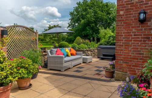 The Owl House - Hot Tub Adventures in Moreton - Pass the Keys - Foto 13