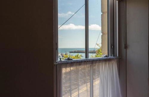 Fabulous 2 Bed Cottage - Outstanding Sea Views - Foto 2