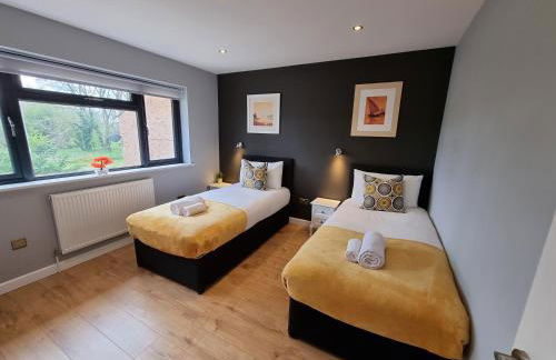 Crown Meadow - 4 Bedroom House - Heathrow - ExcellentStays - Photo 6