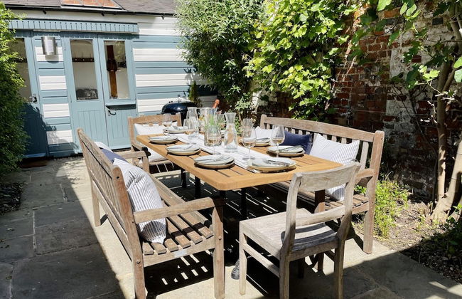 Dolls House - Luxury Townhouse - From 400 Per Night - Photo 9