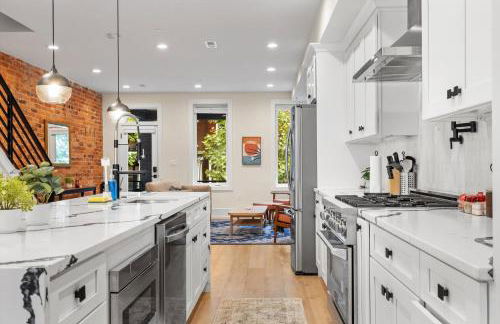 Central DC 5-BR Townhome - Walk to METRO-rail - Foto 2