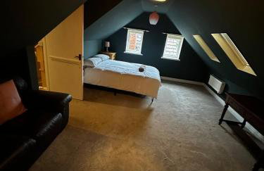 Detached 4BR, 4 Bathroom, Driveway, WiFi, Smart TV - Foto 1