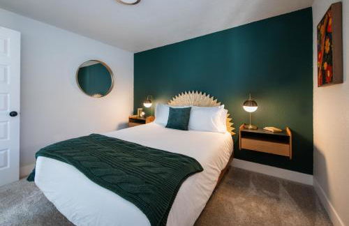 The Yellow Door Denver - Mid Century Design & Comfort - Foto 20