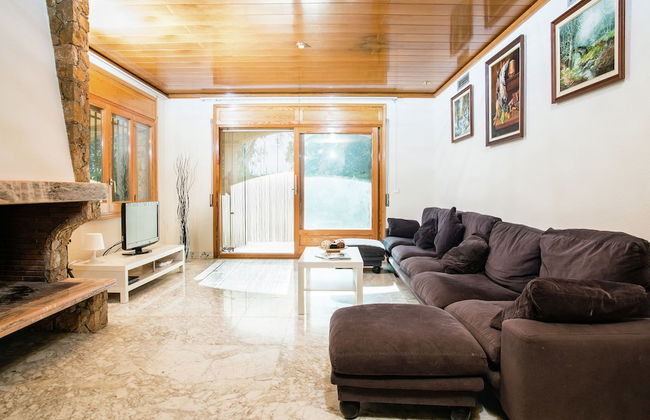 Alluring Holiday Home in Girona With Swimming Pool - Foto 8