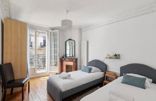 Haussmannian and Central - Montmartre and Sacré-Coeur - Photo 15