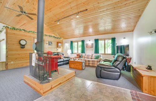 Michigan Retreat on 10 Acres Hike, Fish and Explore - Foto 6