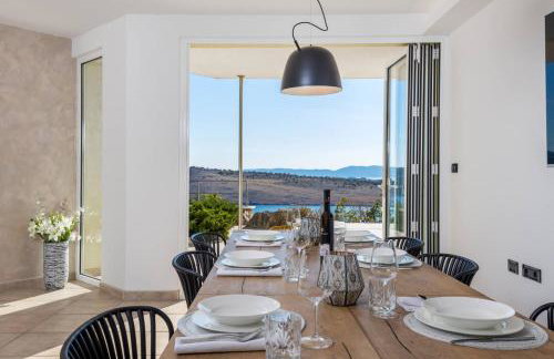 Luxury Villa Oštro with pool & Krk bridge view - Photo 40