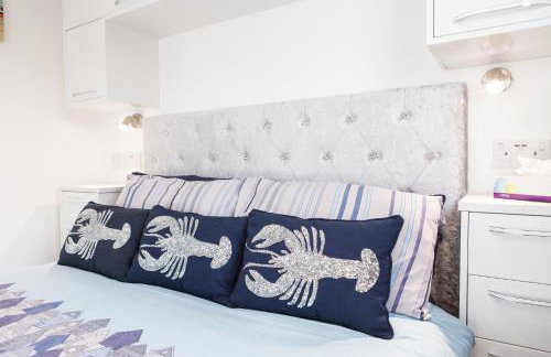 Bovisand Beach Area Chalet, 2-Bed Sea View with Gated Parking & BBQ - Photo 15