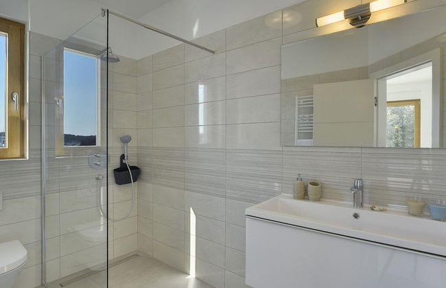 Beautiful Villa by the sea - Photo 20