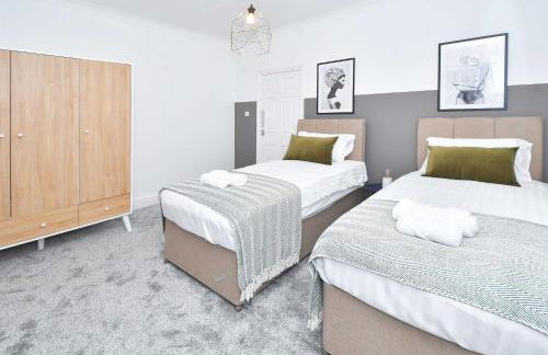 Elm House by YourStays - Lovely home in Cheshire, quiet residential street - Photo 34