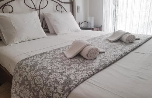 Derveni Seaside Apartments - Deluxe Sea View Penthouse Jacuzzi-BBQ & Groundfloor Garden View Apartment - Foto 14