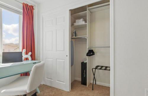 Spacious 4BD - Backyard BBQ, Fire Pit & Mini Golf - Foto 34