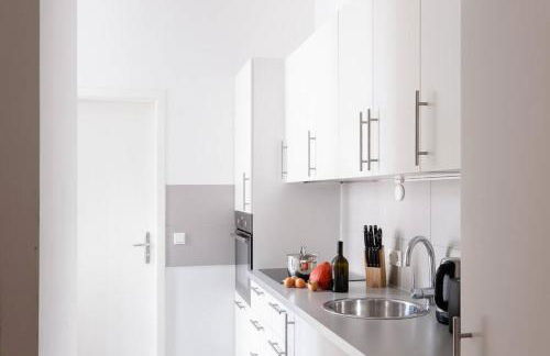 SC 05 by ROCKCHAIR Apartments l SUPERHOST Status l 2 Bedrooms Boxspringbeds Balcony Elevator - Cozy Family & Business Flair welcomes you! - Foto 3