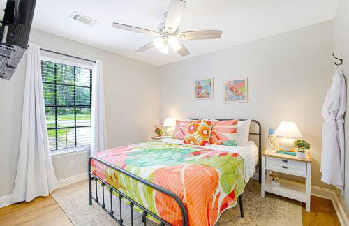 Gritz & Giggles, Where Southern Charm Meets Belly Laughs - Foto 19