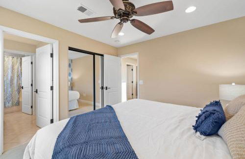 Oceanview Luxe Retreat with Rooftop - Foto 52