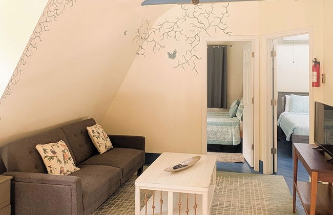 3Bedroom2Bath CarriageHouse Pet Friendly - Photo 16