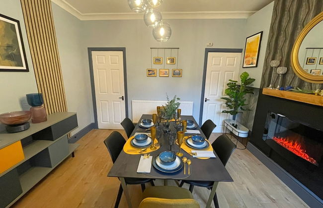 Spacious 3-Bedroom House with Parking - Photo 12