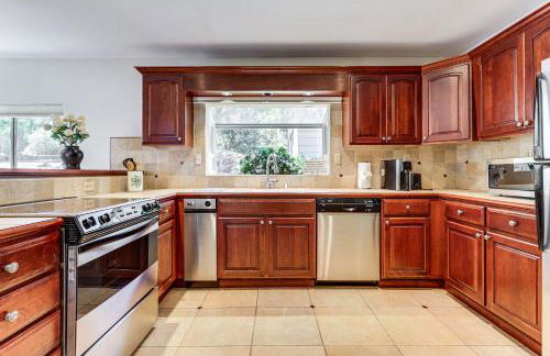 Dock, Slip and Launch Waterfront Home on Clear Lake - Foto 10