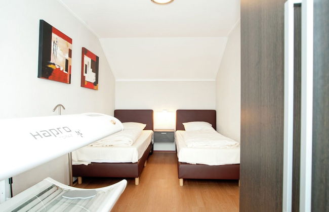 House With a View on Harbor, in a Water Area - Photo 5